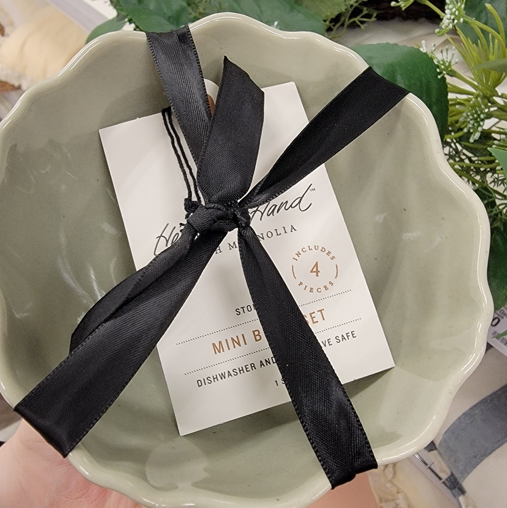 Hearth and Hand Mini Ceramic Dessert Bowls Scalloped Set of 4 Target Spring NEW - Picture 4 of 10